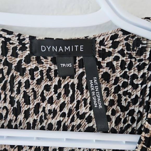 💛Dynamite Animal Print Wrap Blouse - Picture 3 of 4